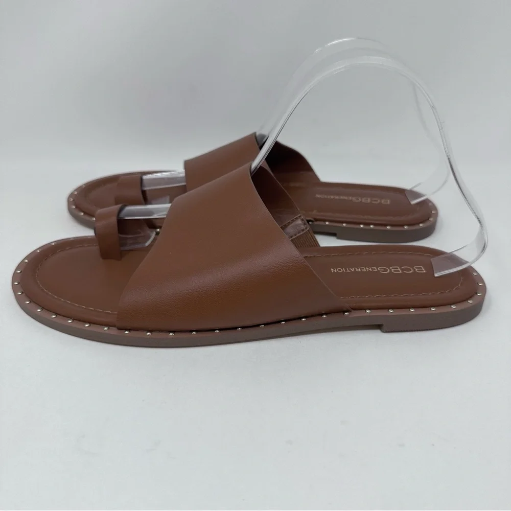 BCBGeneration Zinda Flat Sandal Flip Flop Faux Leather Vegan Camel Brown Size 10